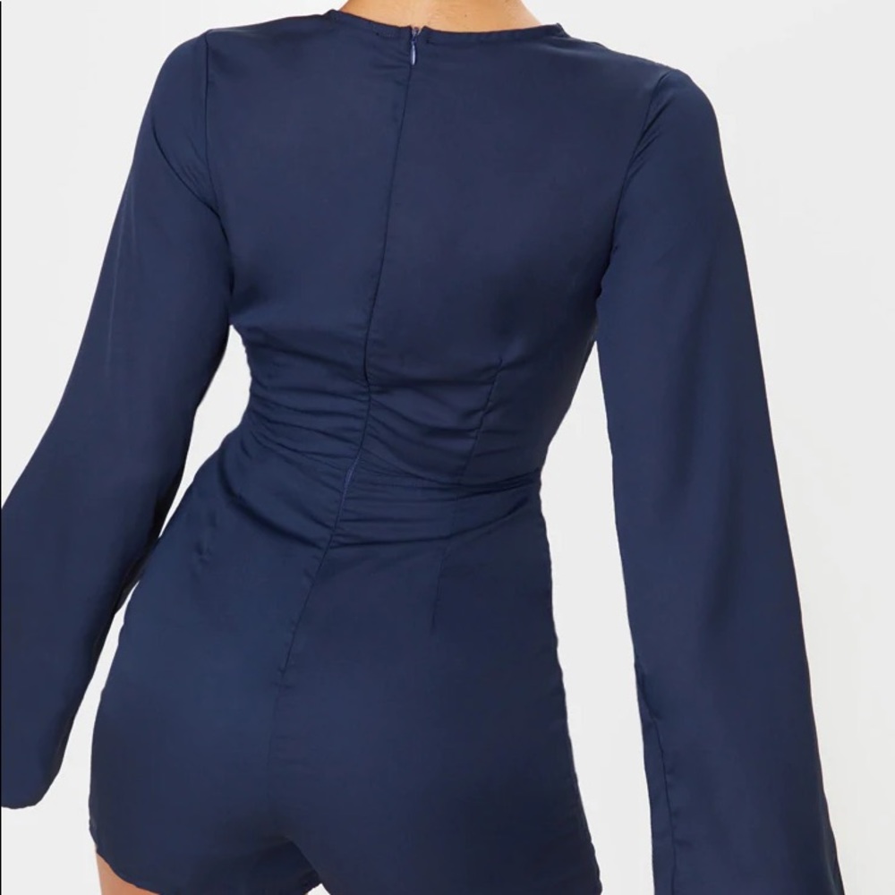 Prettylittlething bell sleeve playsuit - Picture 6 of 9